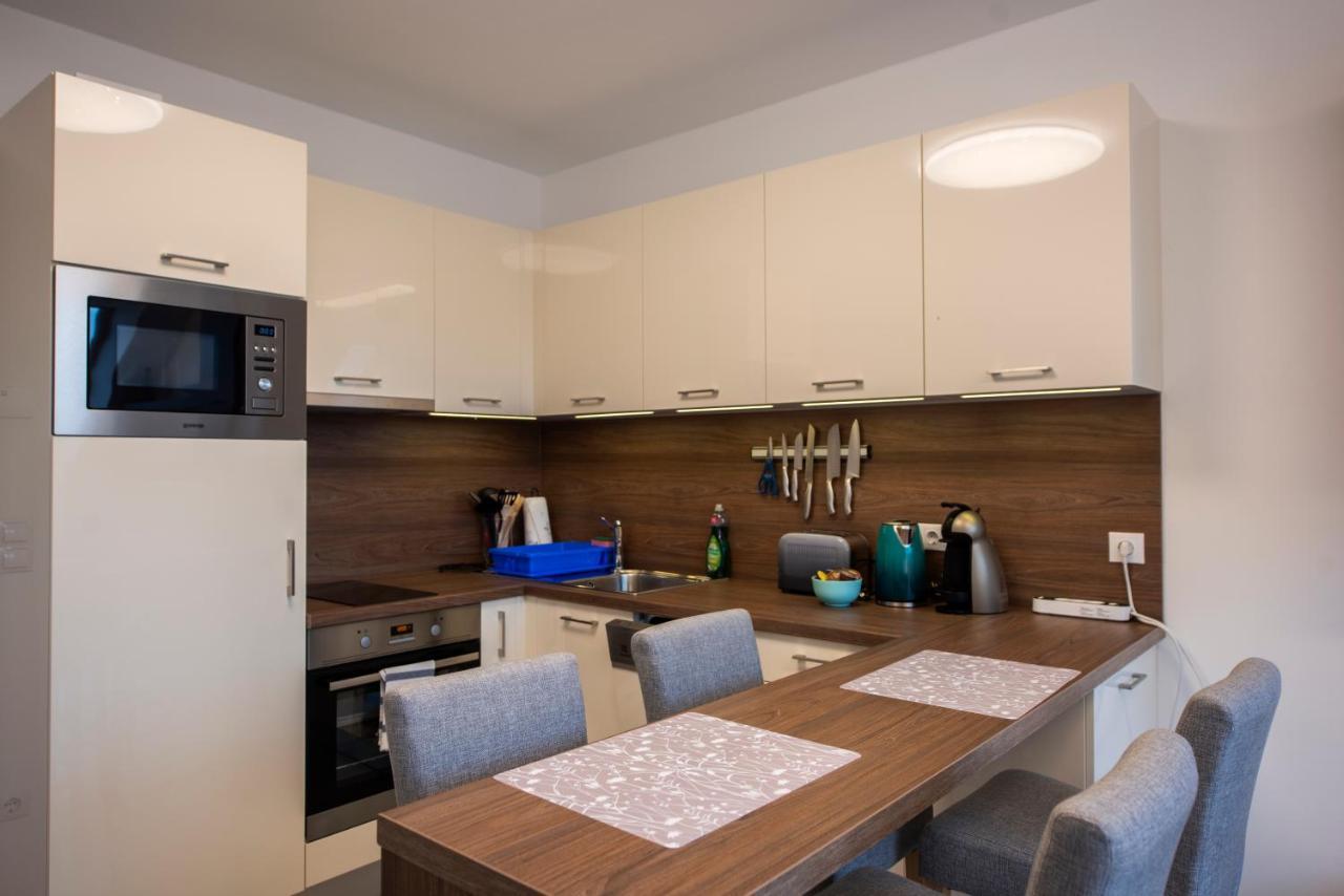 Zsuka Apartman Free Parking เปตช์ ภายนอก รูปภาพ