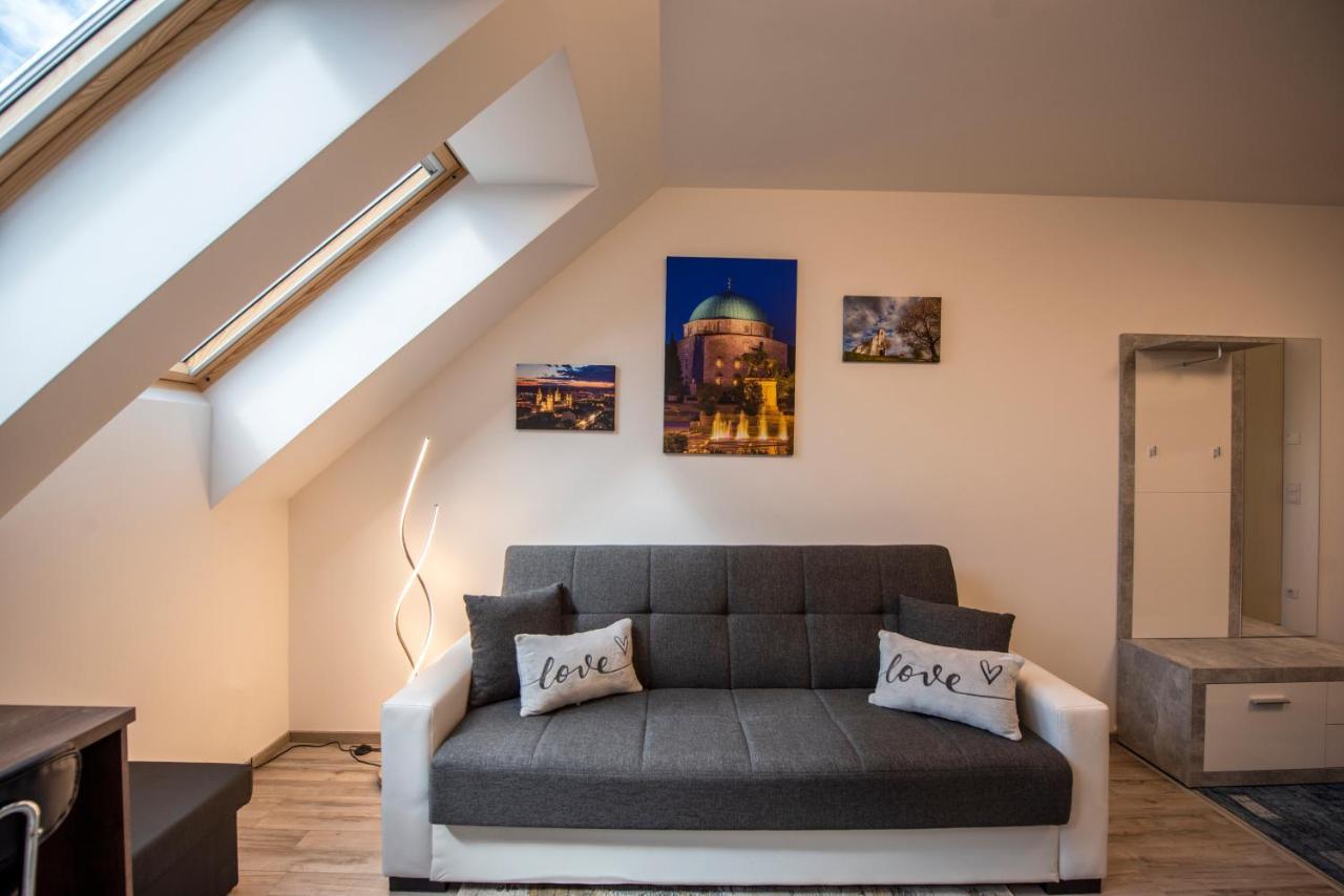 Zsuka Apartman Free Parking เปตช์ ภายนอก รูปภาพ