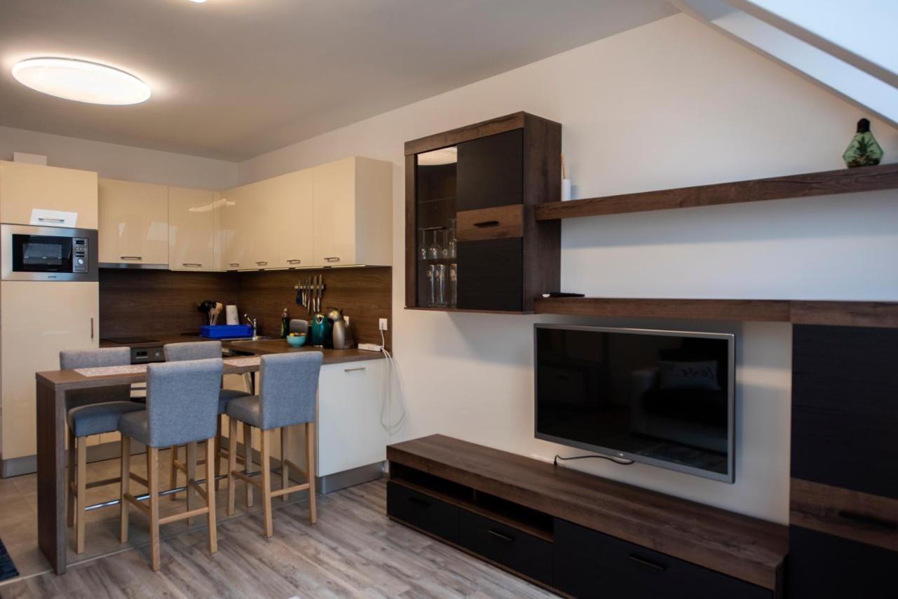 Zsuka Apartman Free Parking เปตช์ ภายนอก รูปภาพ